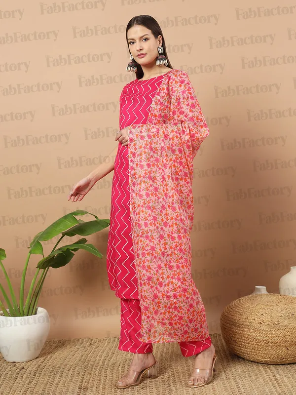 Pink_Chevron_Print_Kurta_Set_With_Floral_Dupatta_3_Piece_Ethnic_Wear_For_Women