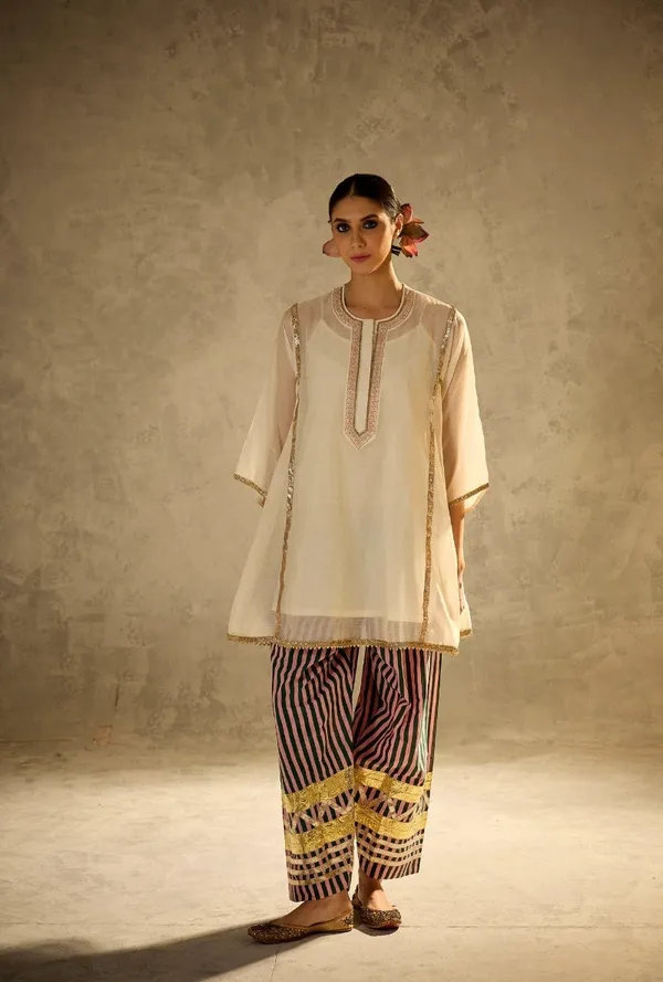 Elegant_Off_White_Kurta_Set_With_Embroidered_Striped_Pants