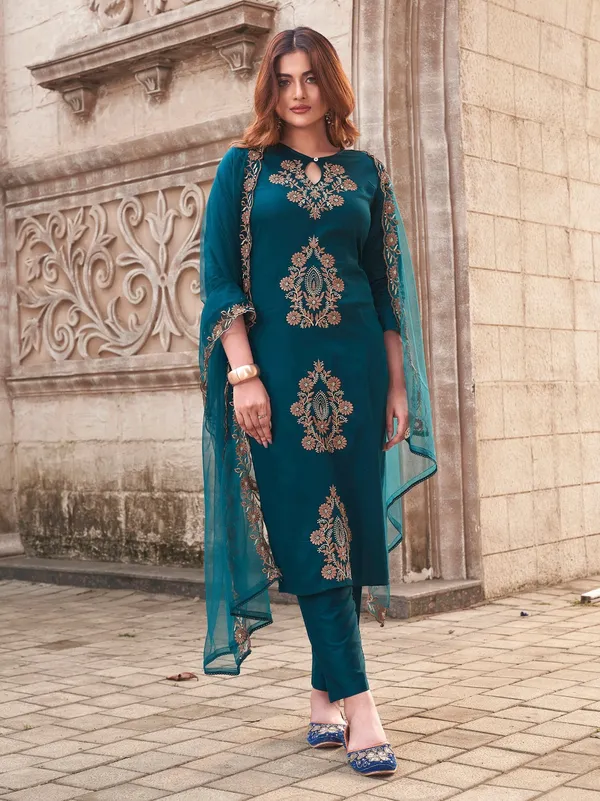 Teal_Blue_Embroidered_Georgette_Salwar_Suit_Set_With_Dupatta