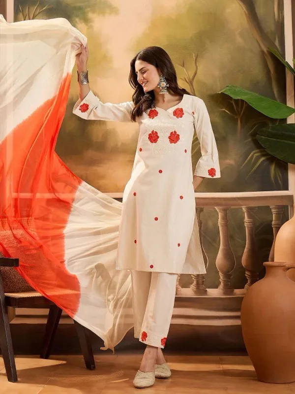 Women's_White_Embroidered_Kurta_Set_With_Tricolour_Dupatta