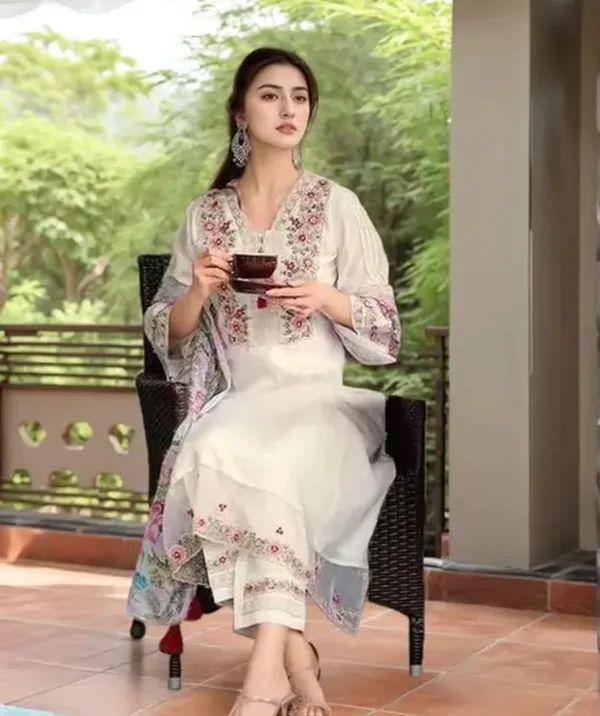 White_Floral_Embroidered_Kurta_Set_With_Printed_Dupatta