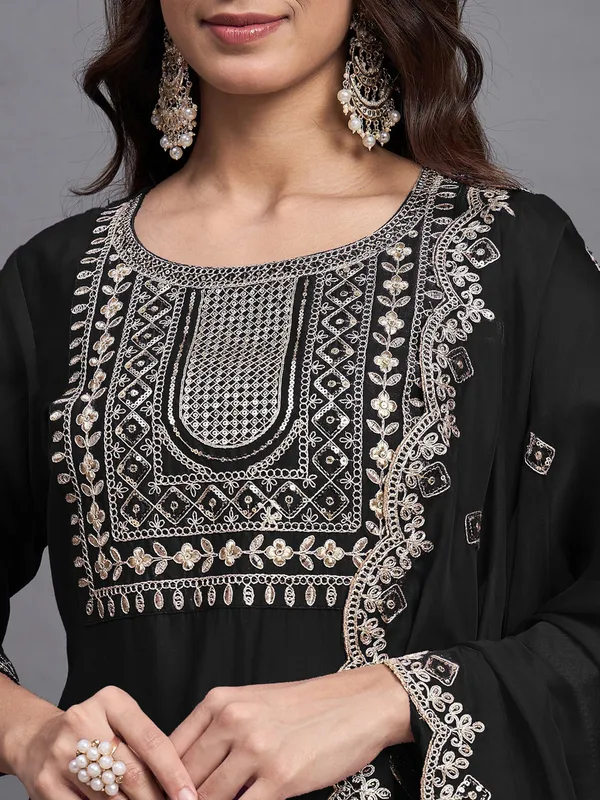 Black_Embroidered_Ethnic_Suit_Set_With_Dupatta