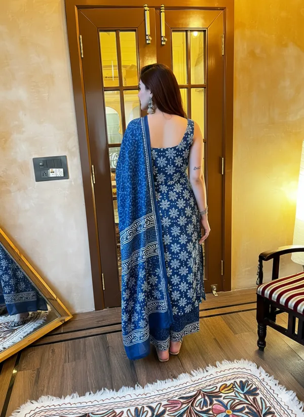 Blue_Floral_Embroidered_Ethnic_Kurta_Set_With_Dupatta