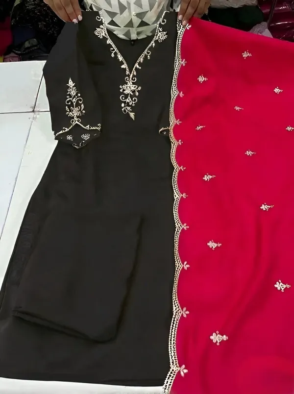 Black_Ethnic_Kurta_Set_With_Embroidered_Neckline_And_Pink_Dupatta