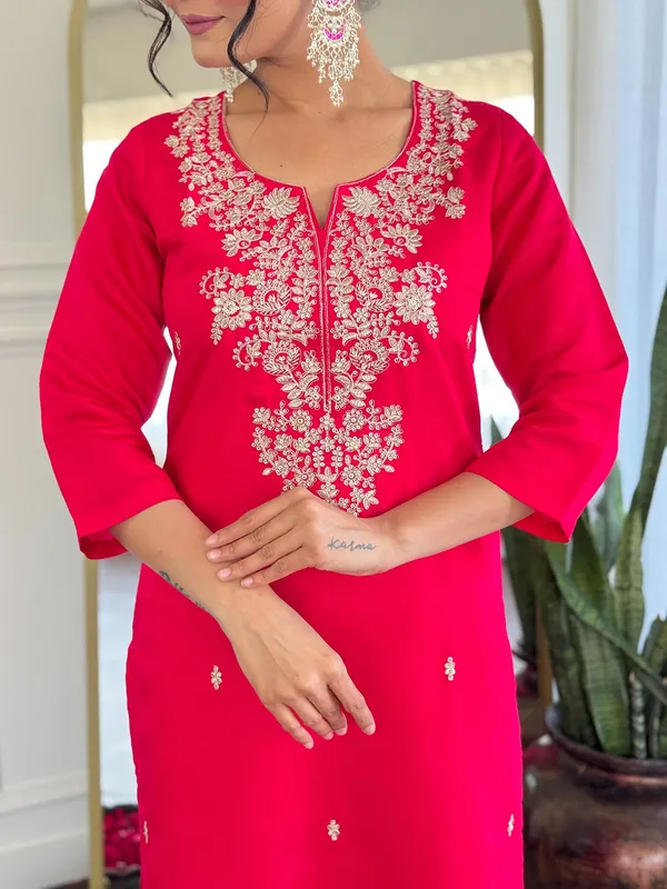 Red_Embroidered_Silk_Kurta_Set_With_Dupatta_Traditional_Ethnic_Wear_For_Women