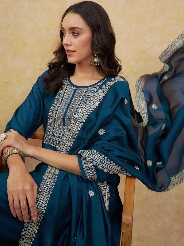 Elegant_Teal_Blue_Embroidered_Ethnic_Suit_Set_For_Women_(3Piece_Set)