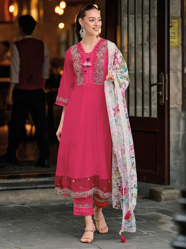 Pink_Embroidered_Kurti_Set_With_Floral_Dupatta_Traditional_Pakistani/Indian_Ethnic_Wear