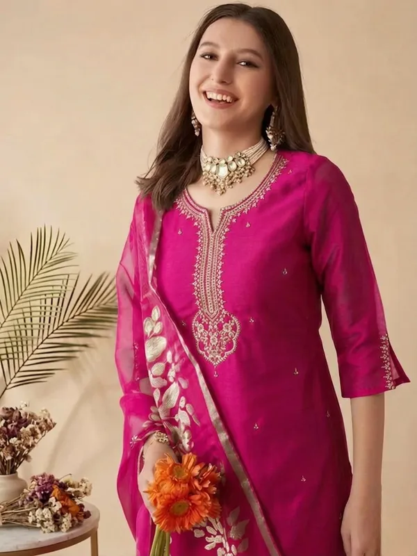 Pink_Embroidered_Ethnic_Kurti_With_Dupatta_Set