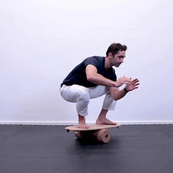 Wooden_Balance_Board_Fitness_And_Stability_Training_Equipment