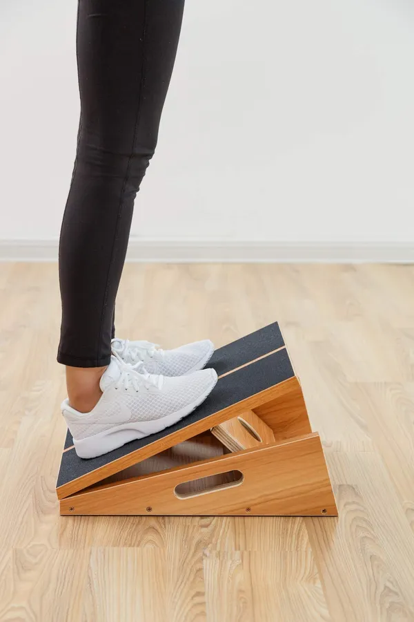 Adjustable_Wooden_Slant_Board_For_Calf_Stretching_And_Balance_Training