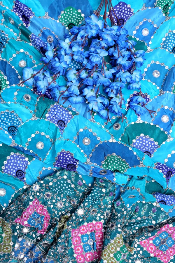 Geometric_Mirror_Work_Placement_Print_Fabric_With_Heavy_Border