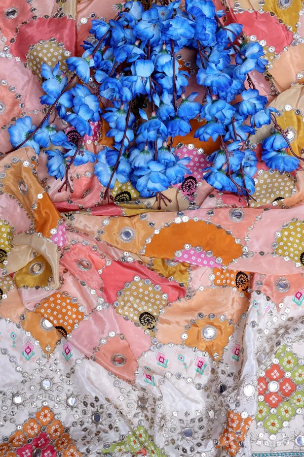 Geometric_Mirror_Work_Placement_Print_Fabric_With_Heavy_Border
