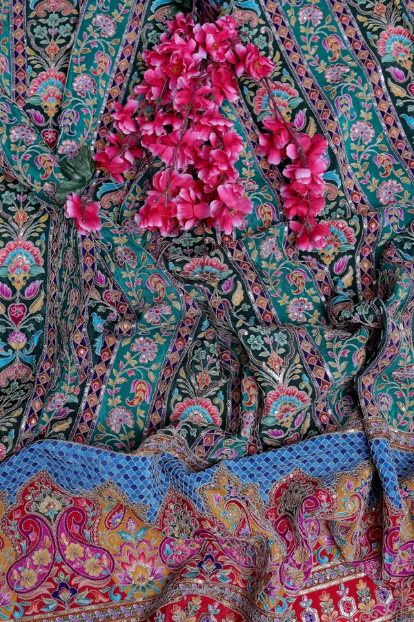 Floral_Stripe_Placement_Print_Fabric_With_Ornamental_Border
