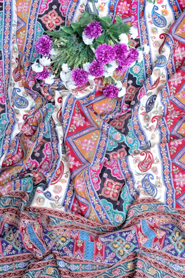 Natural_Crepe_White_Geometric_Ethnic_Placement_Print_Fabric_With_Paisley_Ornamental_Border