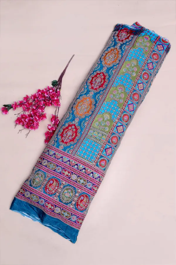 Geometric_Ornamental_Placement_Print_Fabric_With_Heavy_Border