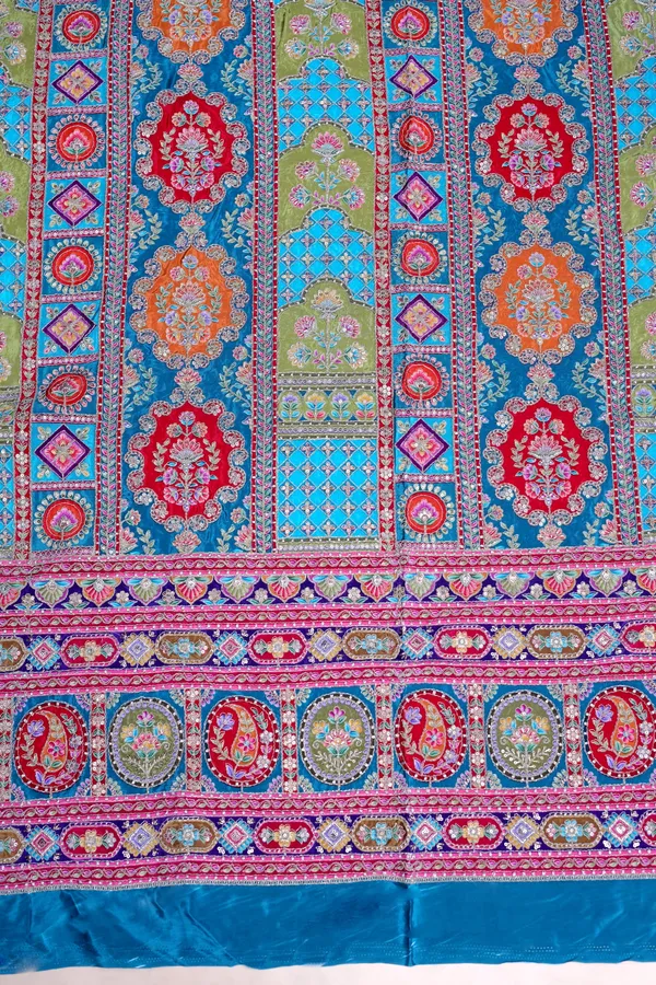 Geometric_Ornamental_Placement_Print_Fabric_With_Heavy_Border