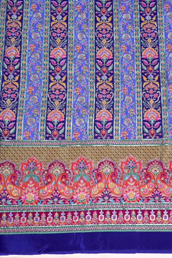 Geometric_Mirror_Work_Placement_Print_Fabric_With_Heavy_Border