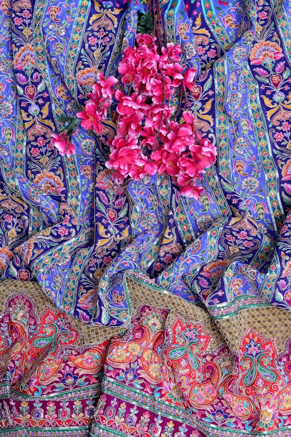 Geometric_Mirror_Work_Placement_Print_Fabric_With_Heavy_Border