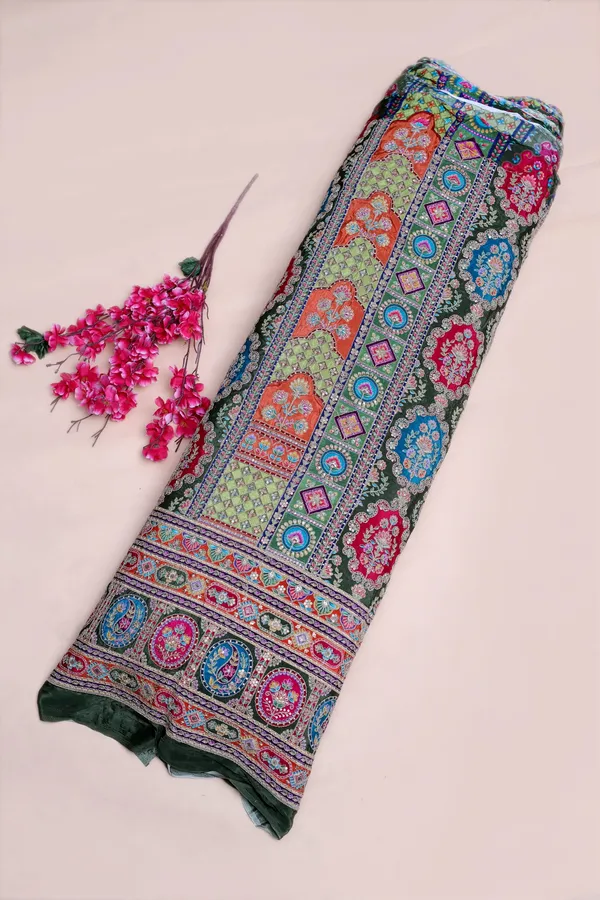 Geometric_Ornamental_Placement_Print_Fabric_With_Heavy_Border