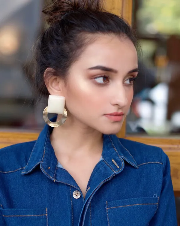 Gaia_Statement_Earrings_Beige