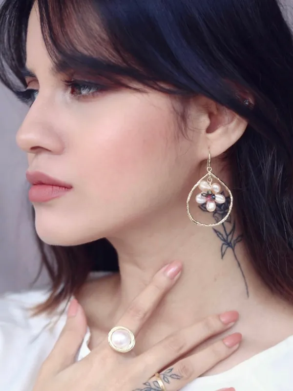 Kaia_Floral_Earrings_Pearls