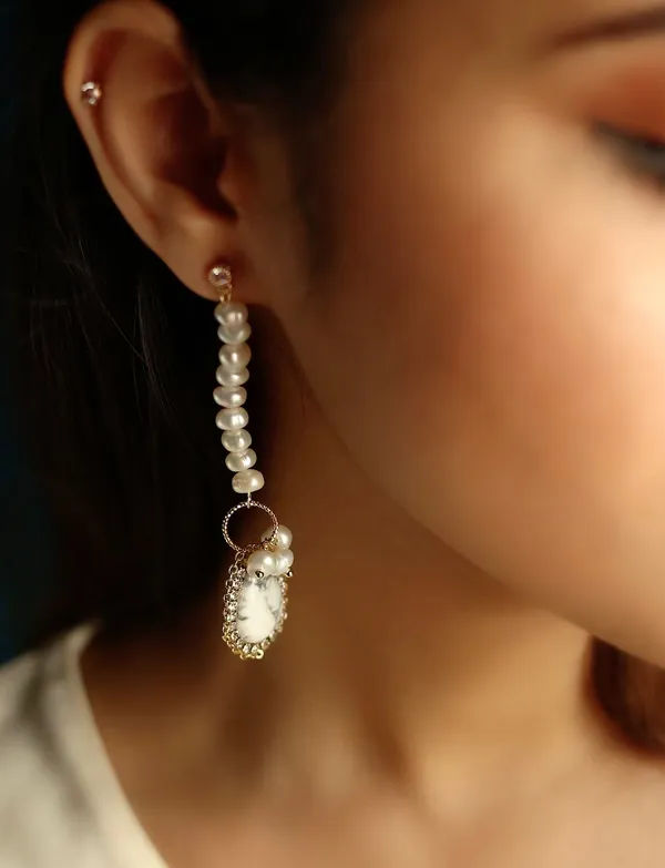Kaia_Pearl_Earrings_White