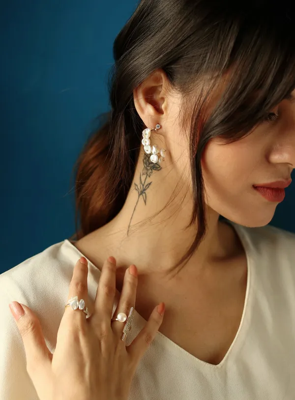 Kaia_Cluster_Pearl_Earrings