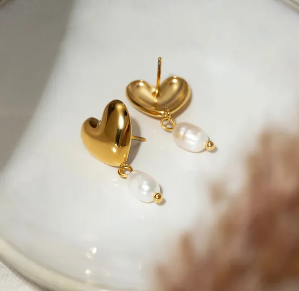 Rae_Heart_Pearl_Earrings