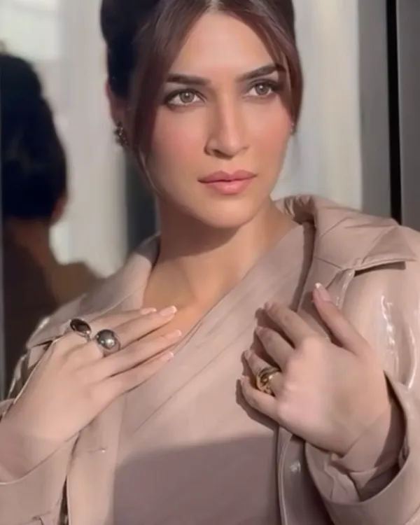 Kriti_X_Fallon_Silver