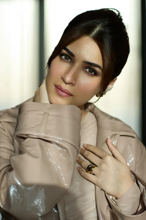 Kriti_X_Fallon_Silver