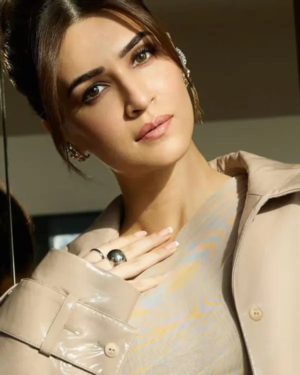 Kriti_X_Fallon_Silver