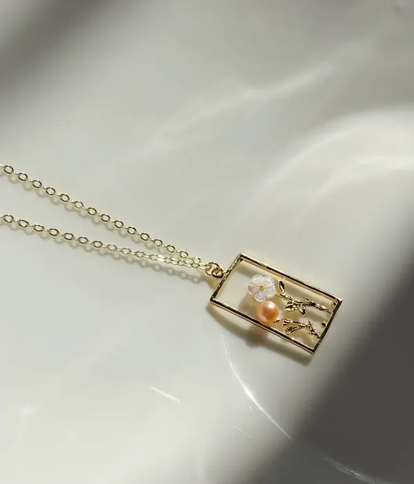 Akemi_Floral_Necklace