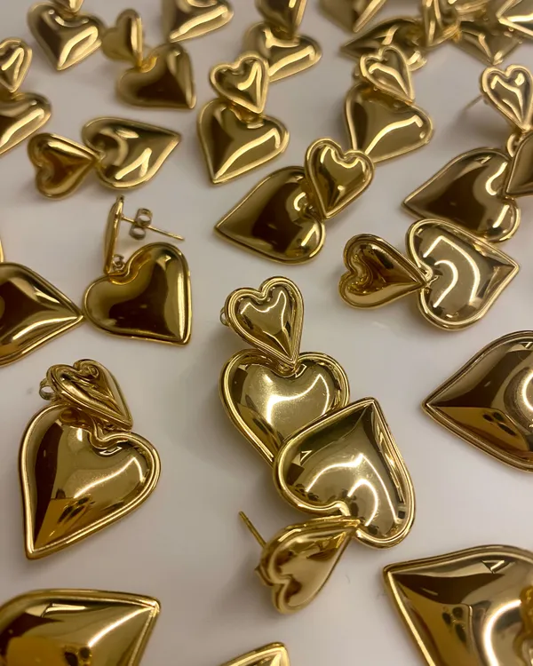 Sara_X_Hue_And_Her_Gold