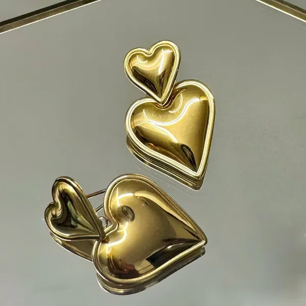 Sara_X_Hue_And_Her_Gold