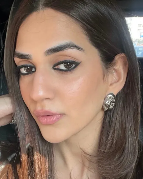 Kareena_X_Hue_And_Her_Gold