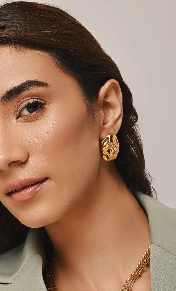Kareena_X_Hue_And_Her_Gold