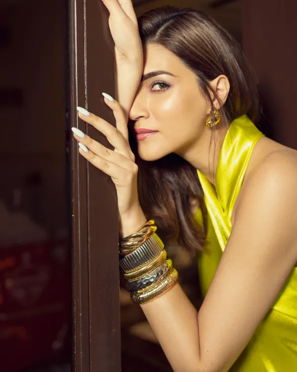 Kriti_X_Rae_Silver_Single