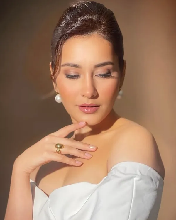 Raashi_X_Raya