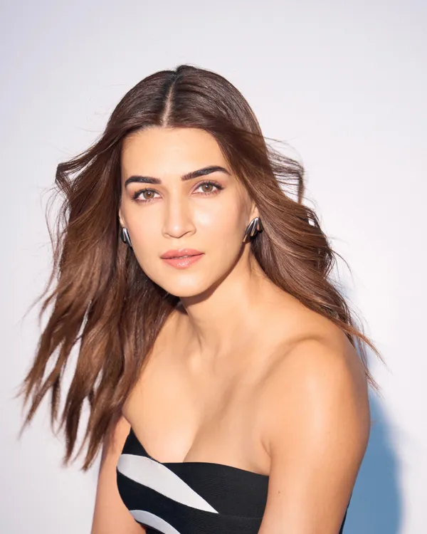 Kriti_X_Midnight_Silver