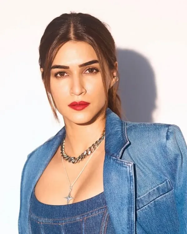 Kriti_X_Midnight_4_Gold