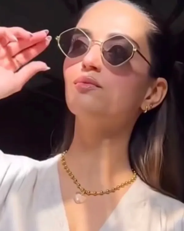 Mehak_X_Fallon_2_Silver_Chain