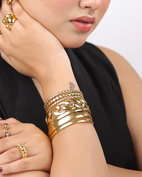 Shilpa_X_Armour_Adjustable_Gold