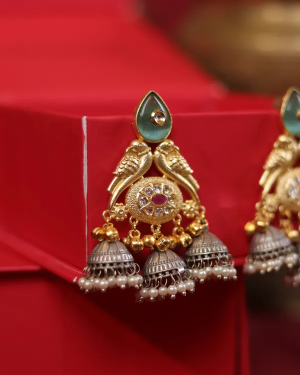 Suhani_Earrings_Gold