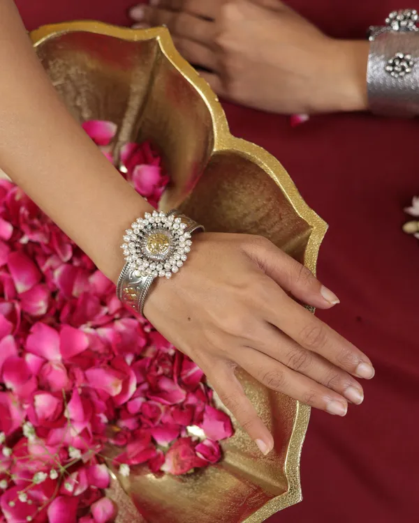 Anvi_Cuff_Adjustable