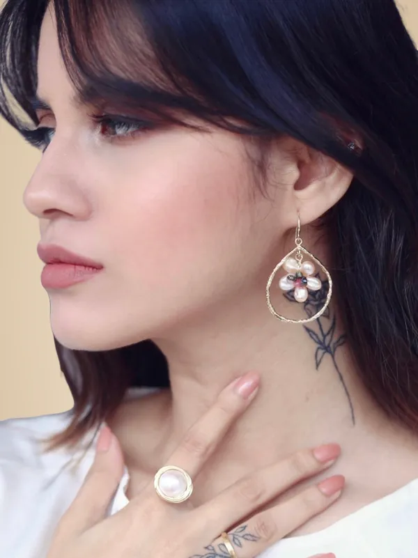 Kaia_Floral_Earrings_Pearls