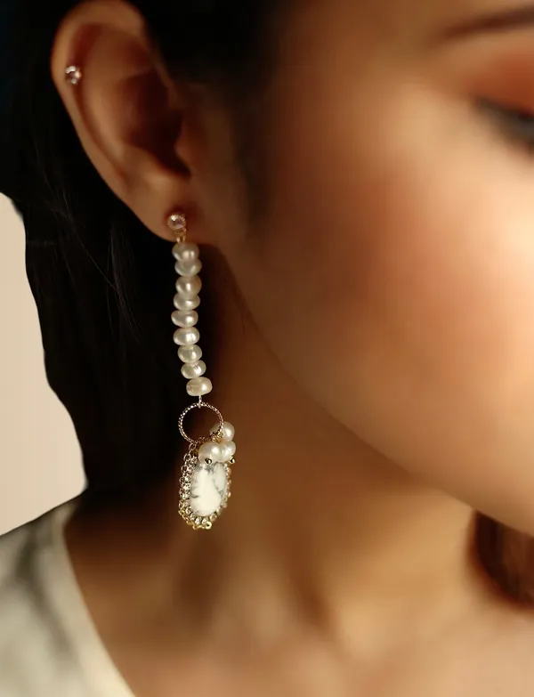 Kaia_Pearl_Earrings_White
