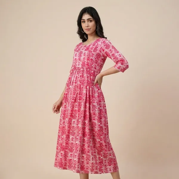 Pink_Floral_Print_Gathered_Maternity_Dress_With_3/4_Sleeves