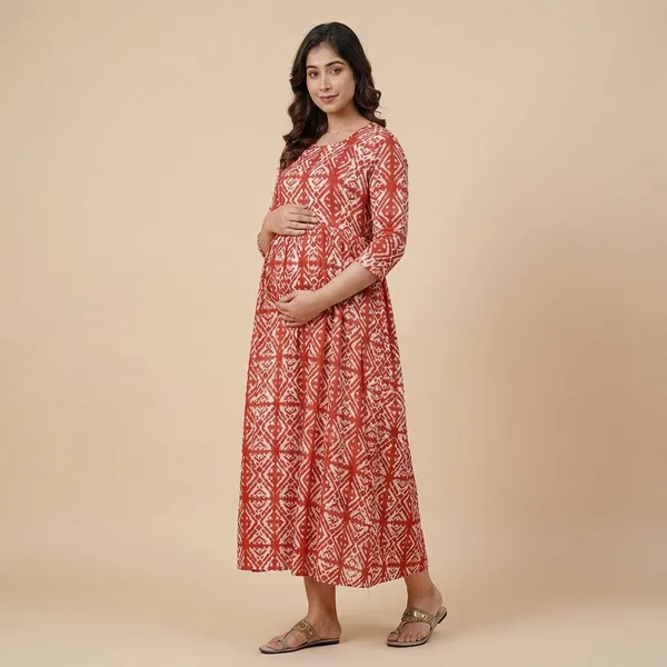Red_And_White_Geometric_Print_Maternity_Maxi_Dress_With_3/4_Sleeves