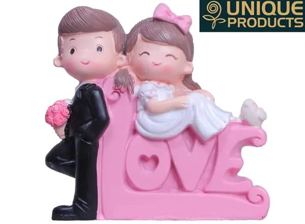 Bride_And_Groom_Love_Figurine_Wedding_Cake_Topper