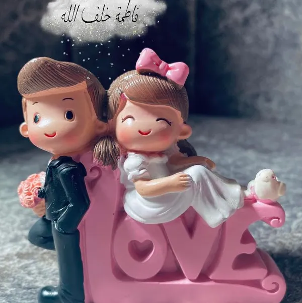 Bride_And_Groom_Love_Figurine_Wedding_Cake_Topper